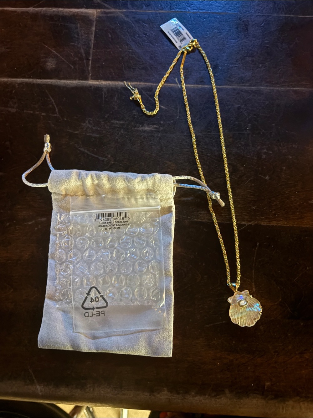 Kendra Scott Lucia Shell Gold Tone Iridescent Shell Pendant Necklace BNWT - Picture 2 of 8